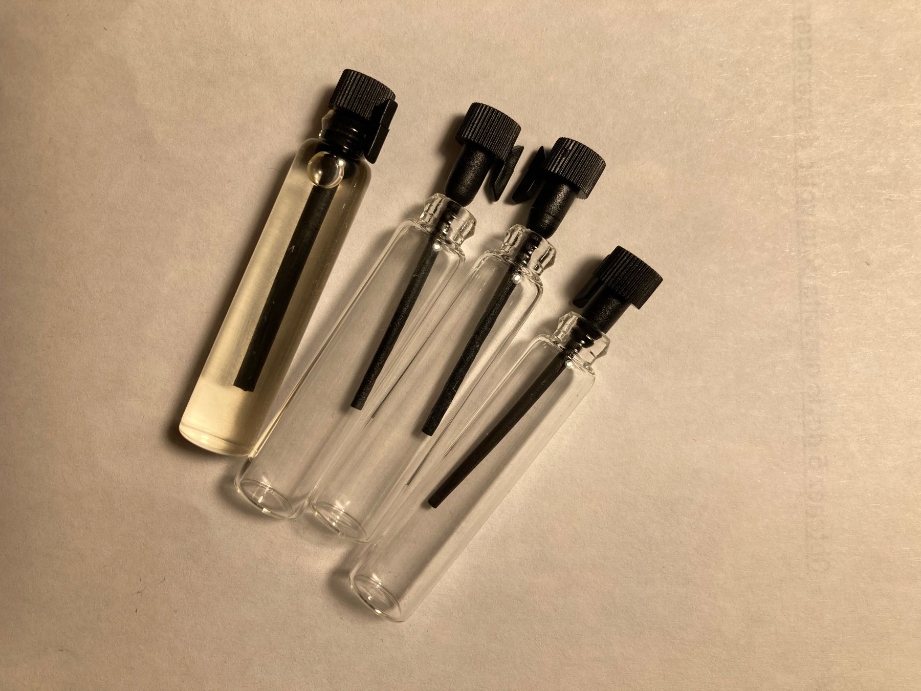 Parfum & Eau de Toilette: Robert Piguet oud Divine 2 ml  sample – Neu (gemäss Beschreibung) aus Chêne-Bougeries von Seetooyoo 3