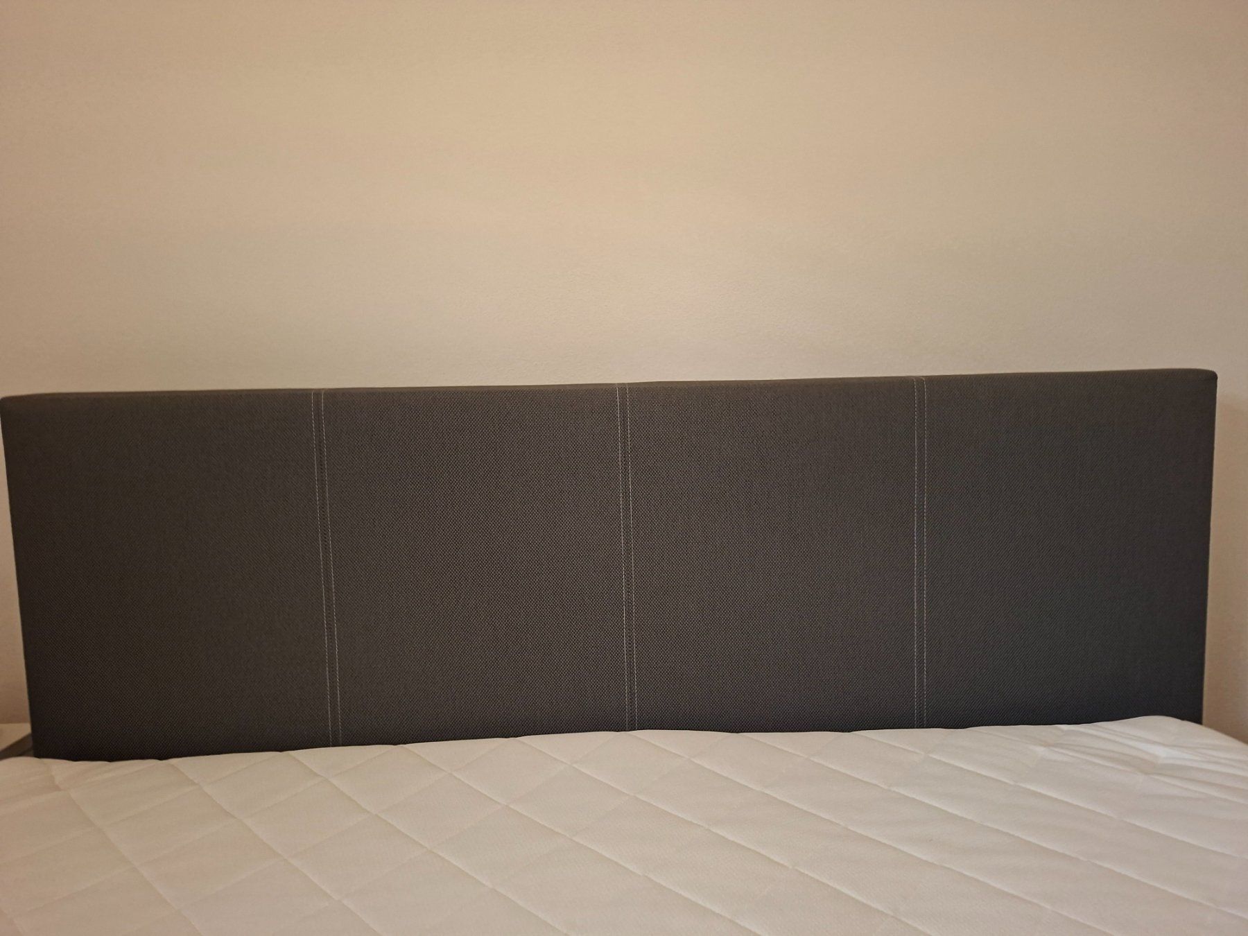 Lits: Boxspringbett dunkelgrau, 1.60mx2.00m – D'occasion à Winterthur par Celine.13 4