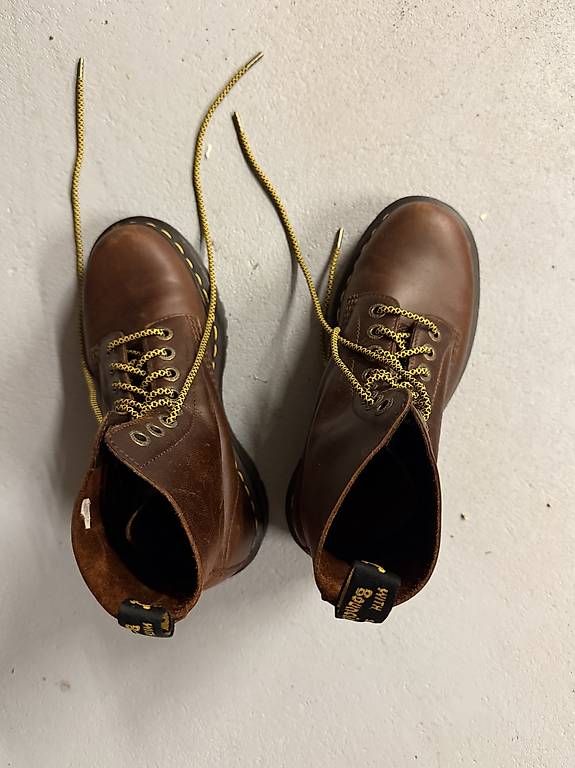 Dr. Martens Chaussures hommes: Dr Martens braun 39 – D'occasion à Duggingen par Enasus