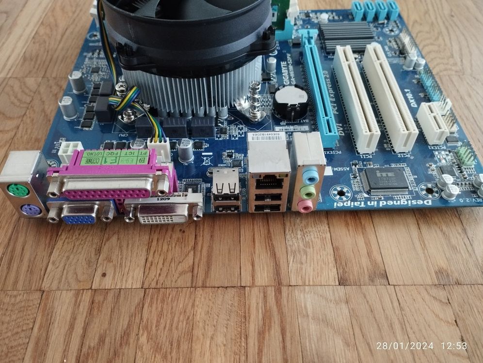 Gigabyte GAH61MS2PV mit CPU and Ram Kaufen auf Ricardo