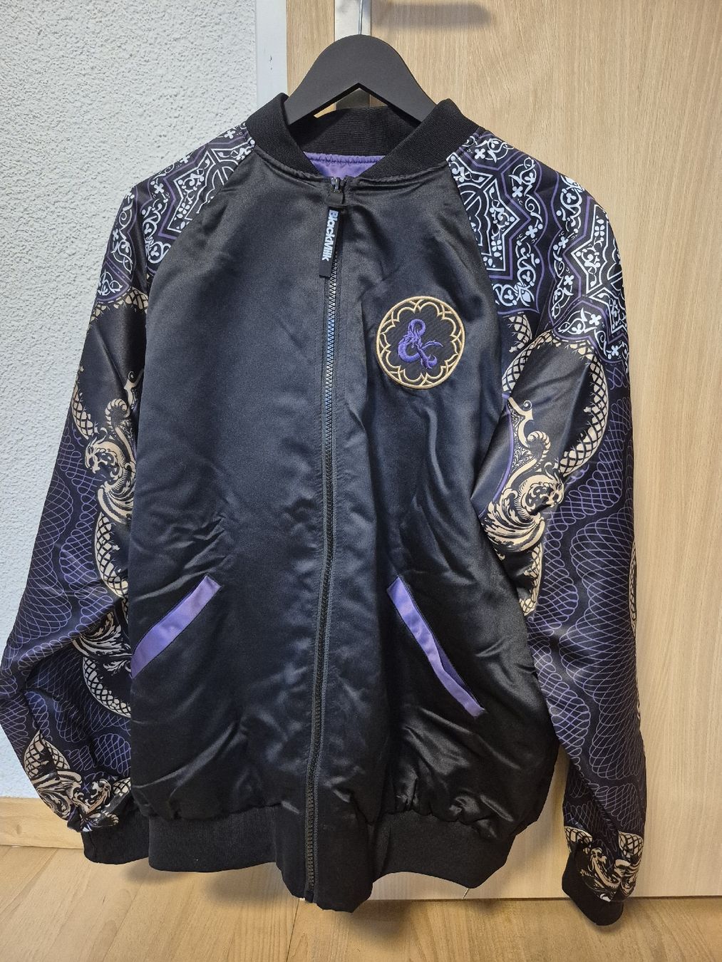 Giacche: Black Milk Dungeons & Dragons Bomber Jacke - Neu – Nuovo (secondo la descrizione) da Seuzach venduto da Xauberai 1