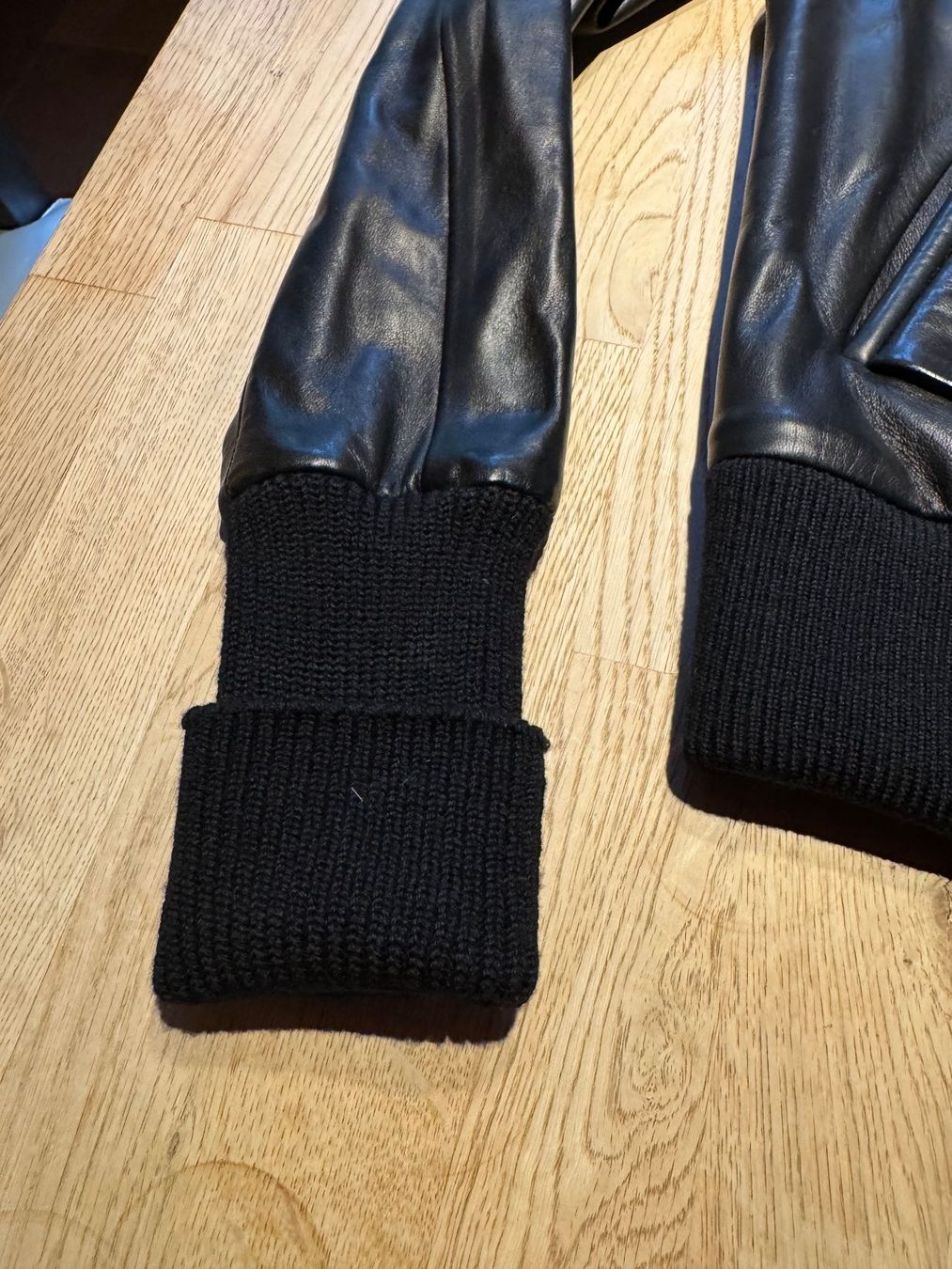Bally Giacche: Bally Black Lambskin Leather Bomber Jacket – Usato da Grund b. Gstaad venduto da ReLuxe 2
