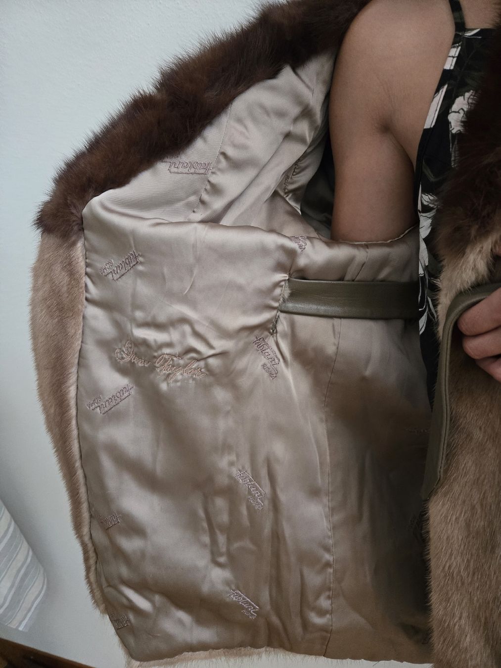 Cappotti: Nordstrom Mink Fur Coat, Chic Winter Style – Usato da Effretikon venduto da wie_p8sj 1