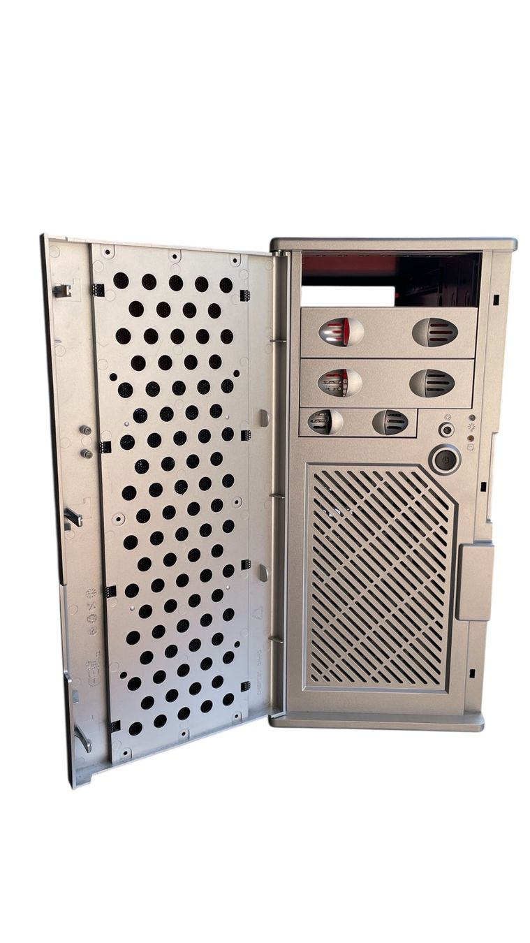 Chieftec Custodie: CHIEFTEC PC Tower Gehäuse – Usato da Glattfelden venduto da cybermaxx 1