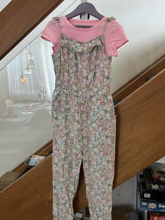 Floraler Jumpsuit mit Shirt Gr. 116