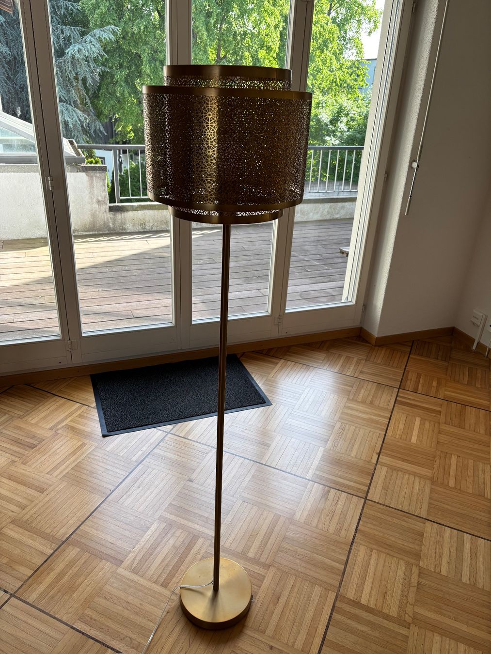 Lampade: Stehlampe Messing-Optik – Usato da Pfäffikon ZH venduto da joe_8cq8