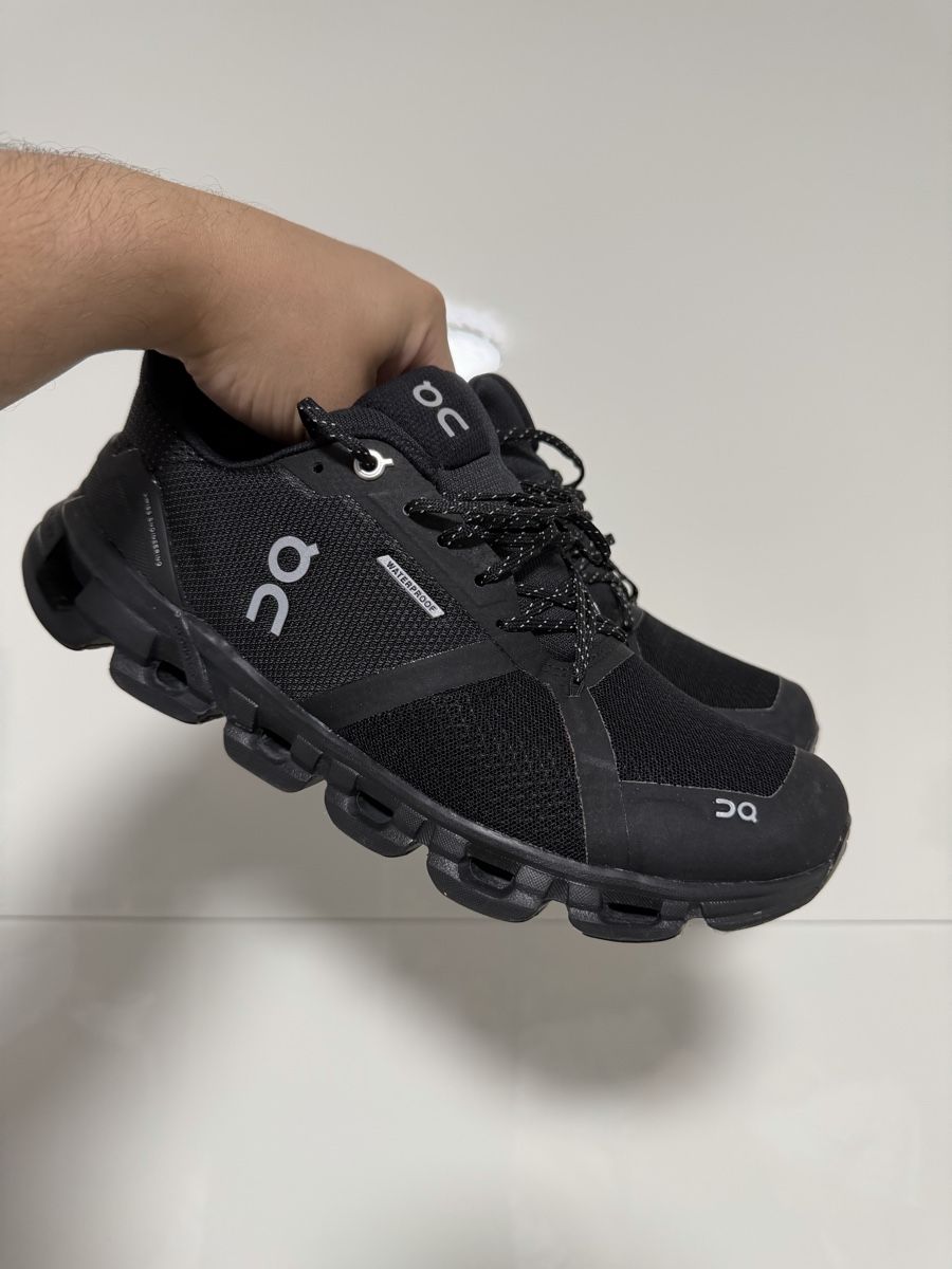 On Herrenschuhe: On Running Cloud Waterproof schwarz Grösse 41 gebraucht – Gebraucht aus Niederbipp von yar_tf6f