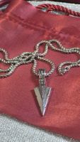 Collana con ciondolo a forma di freccia, acciaio inox