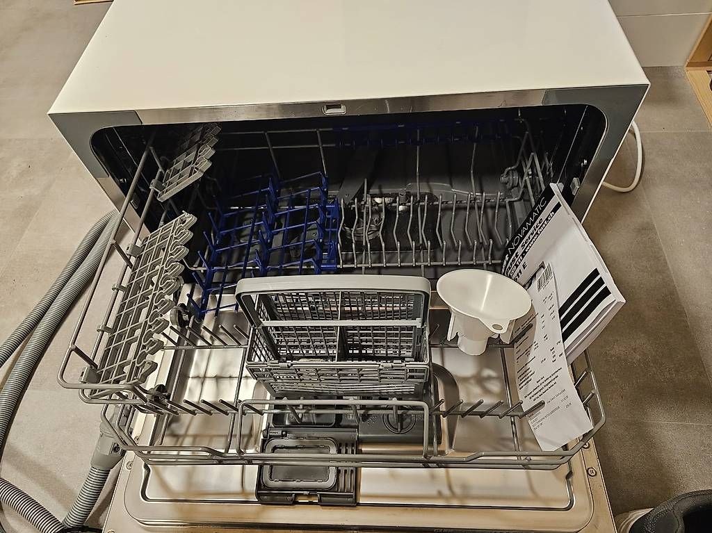 Machines à laver la vaisselle: Geschirrspülmaschine  – D'occasion à Riedtwil par Tyrayes 1