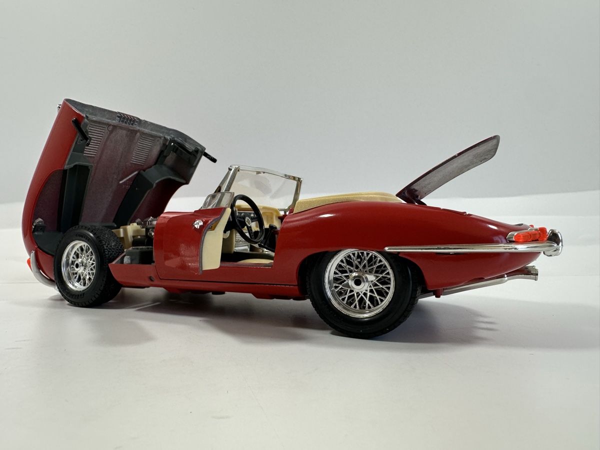 Bburago Voitures modèles: 1961 Jaguar E Type 1:18, rot, BBURAGO  – D'occasion à Zofingen par rf9_x2xt 7