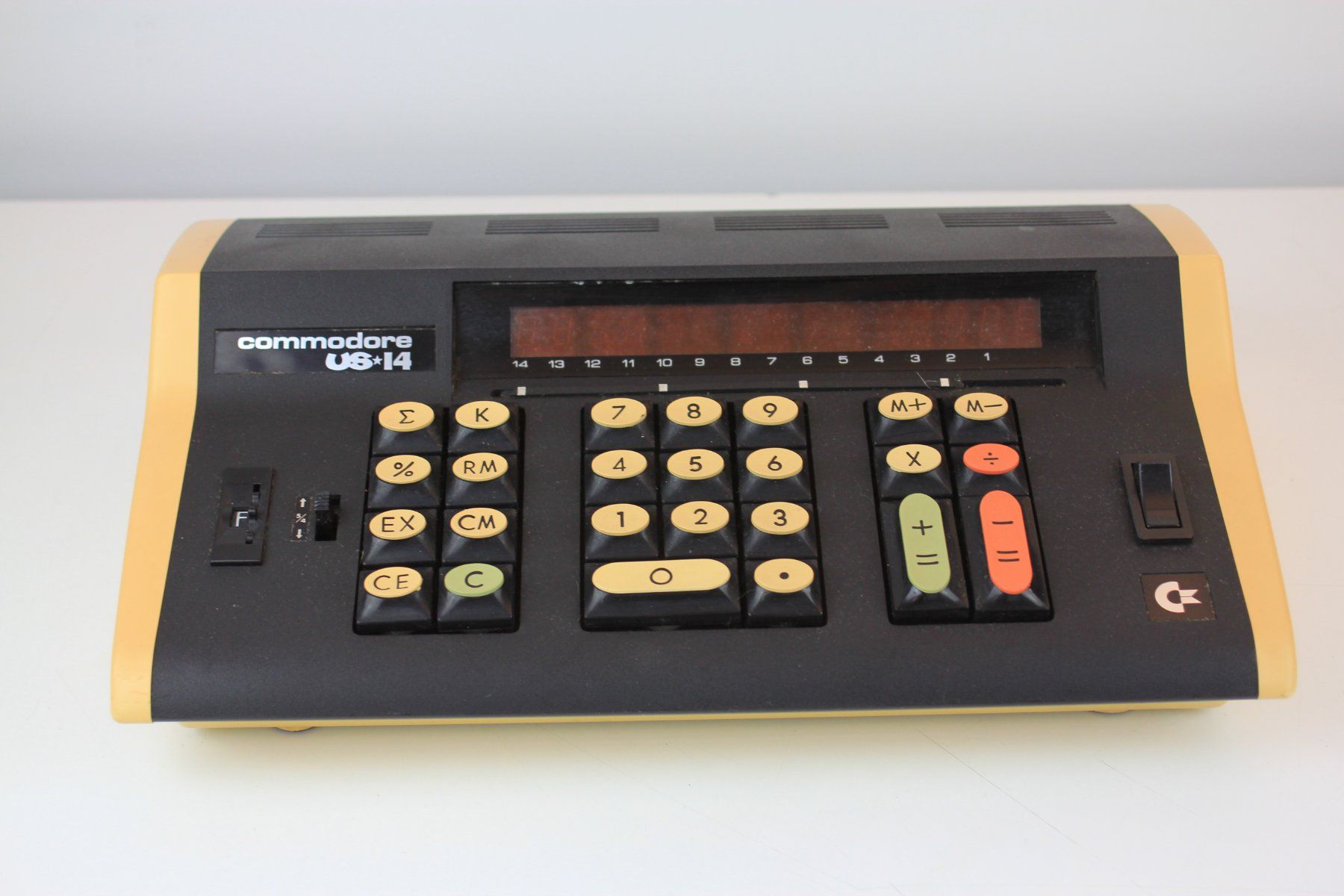 Commodore Taschenrechner: Commodore US*14 Vintage Tischrechner – Defekt aus Basel von IRMAundFRED