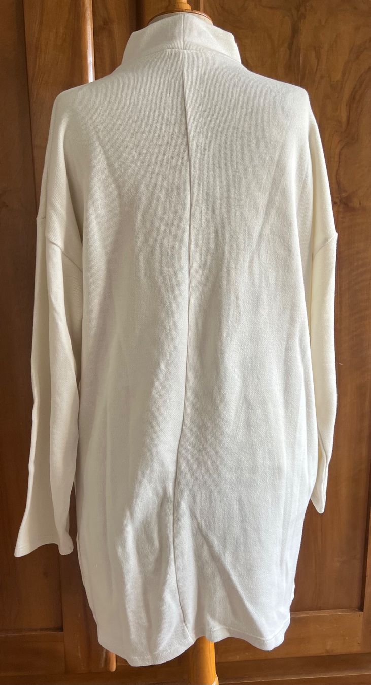 Zara Pulls & Sweat-shirts: Zara langer Pullover offwhite, Grösse L – D'occasion à Kilchberg ZH par jul_d2j2 2