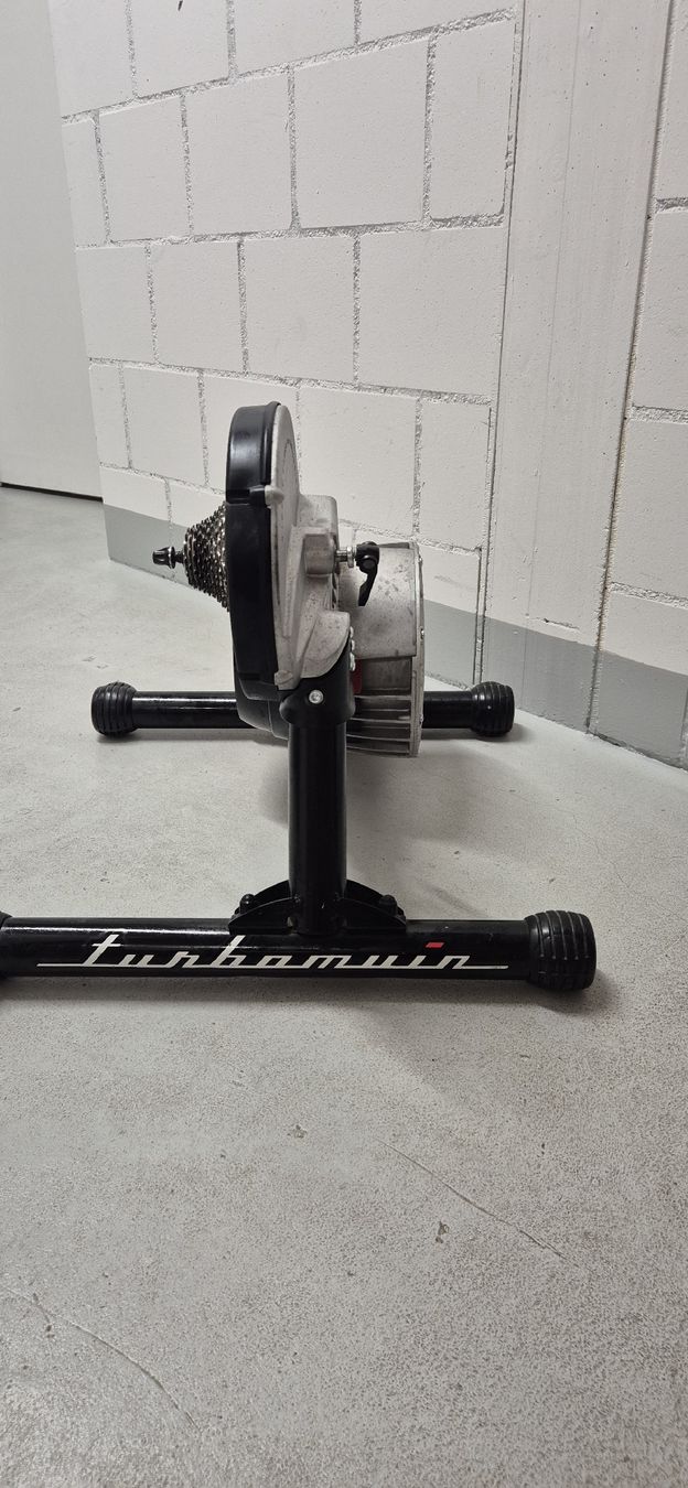Hometrainer: Rollentrainer Elite – Gebraucht aus Spiez von Bixelet 1