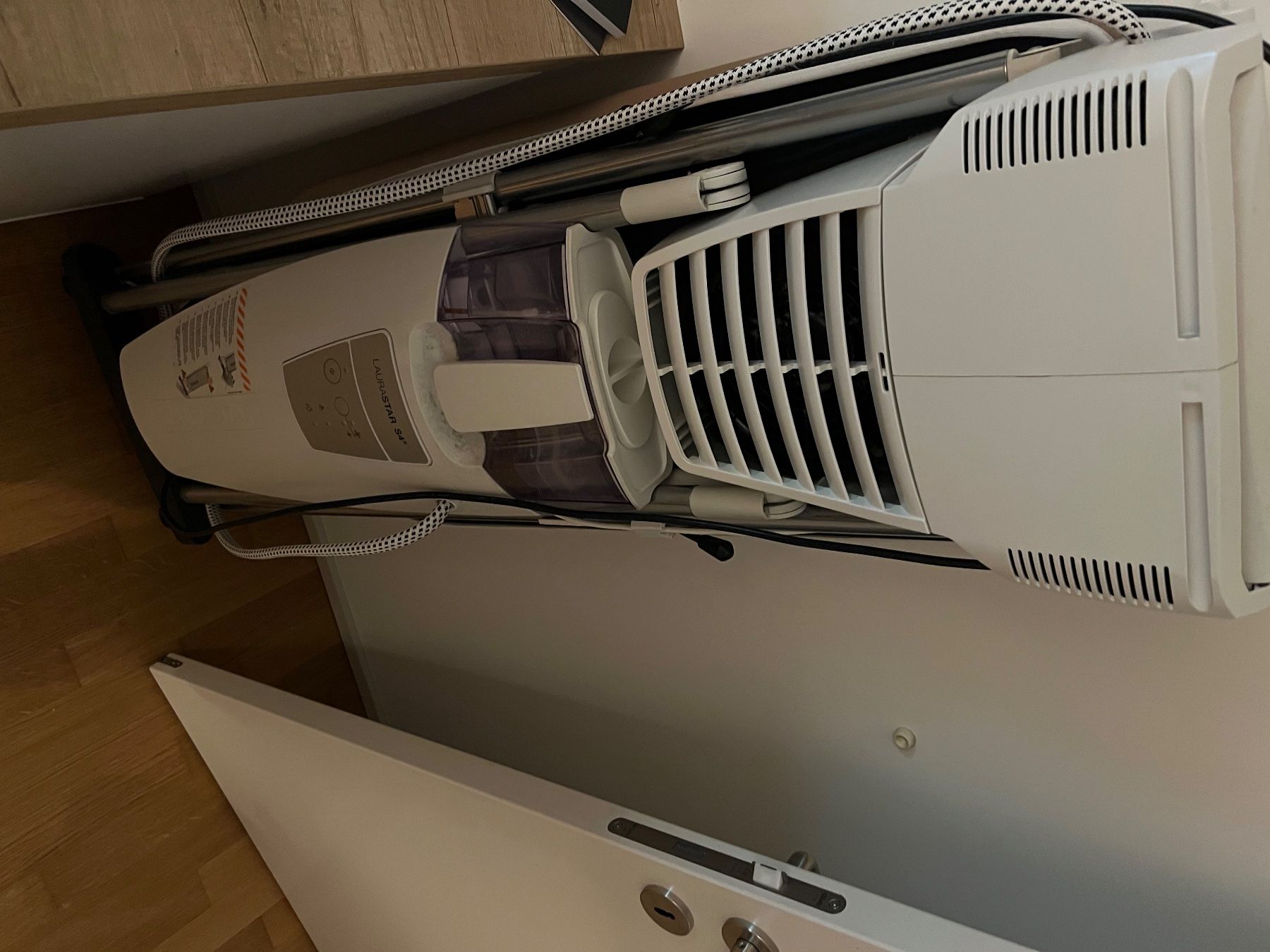 Laurastar Bügeleisen: LAURASTAR S4 Dampfbügeleisen gebraucht – Gebraucht aus Zürich von jnka007 6