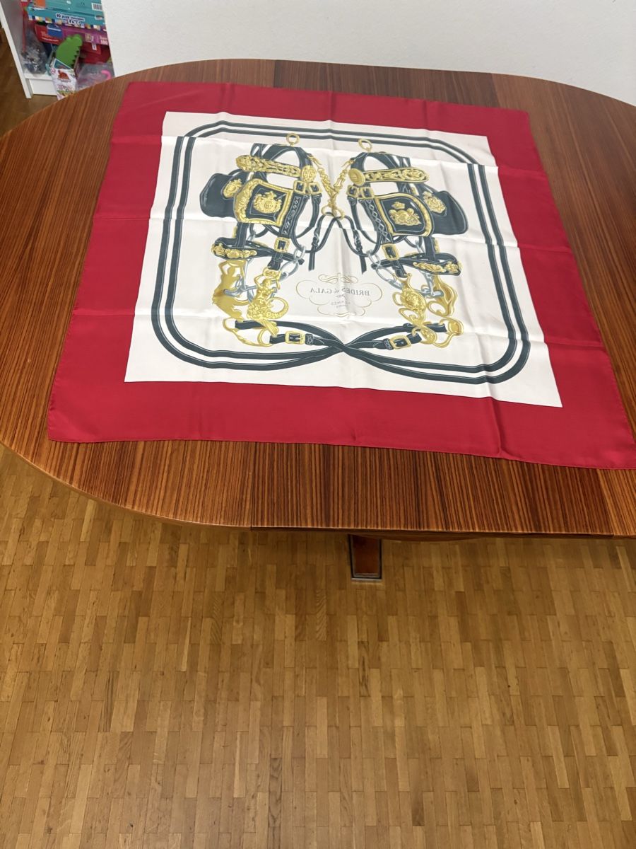 Hermès Foulard & Sciarpe: Foulard vintage Hermès  – Usato da petit lancy venduto da FerreiraLuis 1