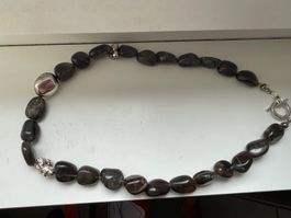 Collier en pierres foncées avec perles argent 925