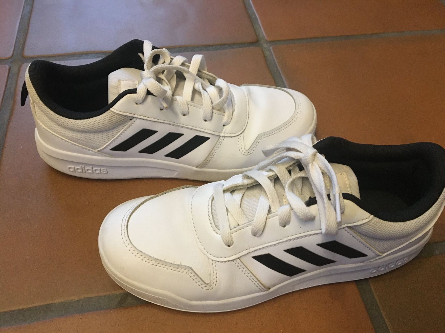 Adidas Scarpe da uomo: Turnschuhe Adidas Grösse 38 2/3 – Usato da Rechthalten venduto da Cheech2 3