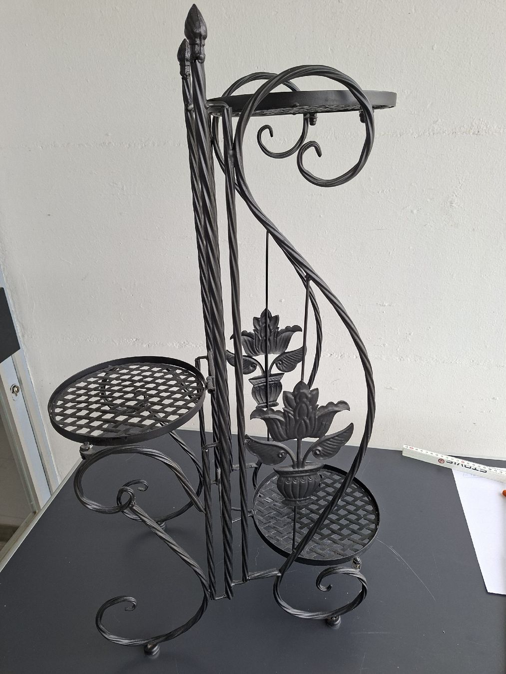 Sonstiges für Haushalt & Wohnen: Blumengestell, schwarz – Gebraucht aus Aarwangen von jaelli01 1