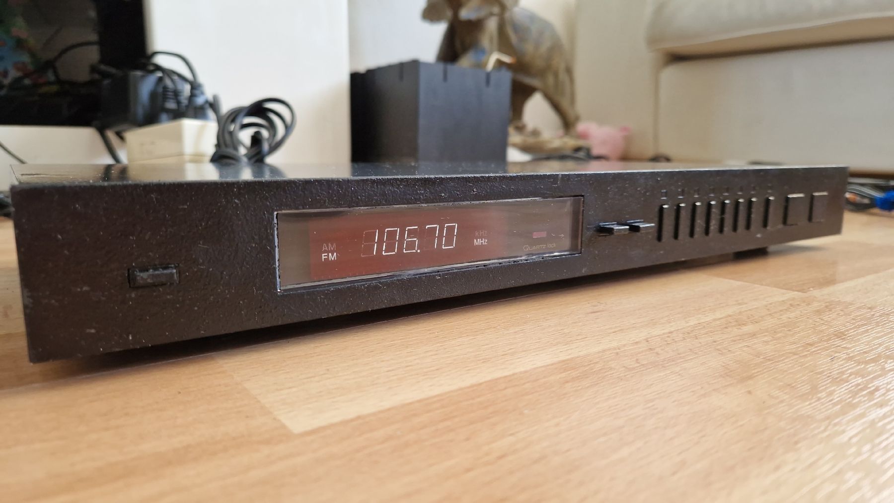 Technics Radio: TECHNICS SYNTHESIZER TUNER ST-S3 – Usato da Zürich venduto da Arianco