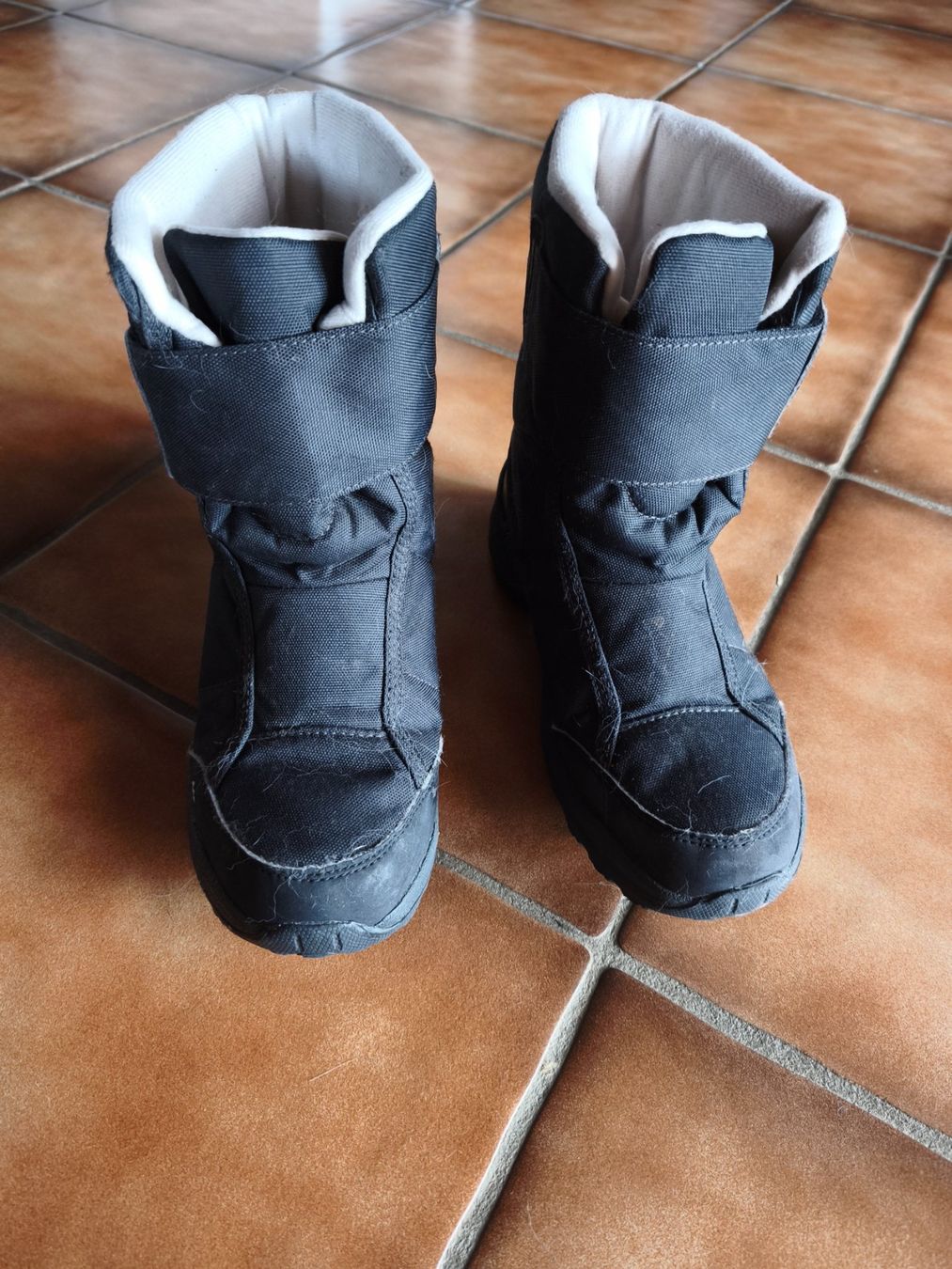 Decathlon Scarpe da uomo: Winterstiefel Waterproof Gr. 36 (37) – Usato da Reconvilier venduto da Mickeli7 1