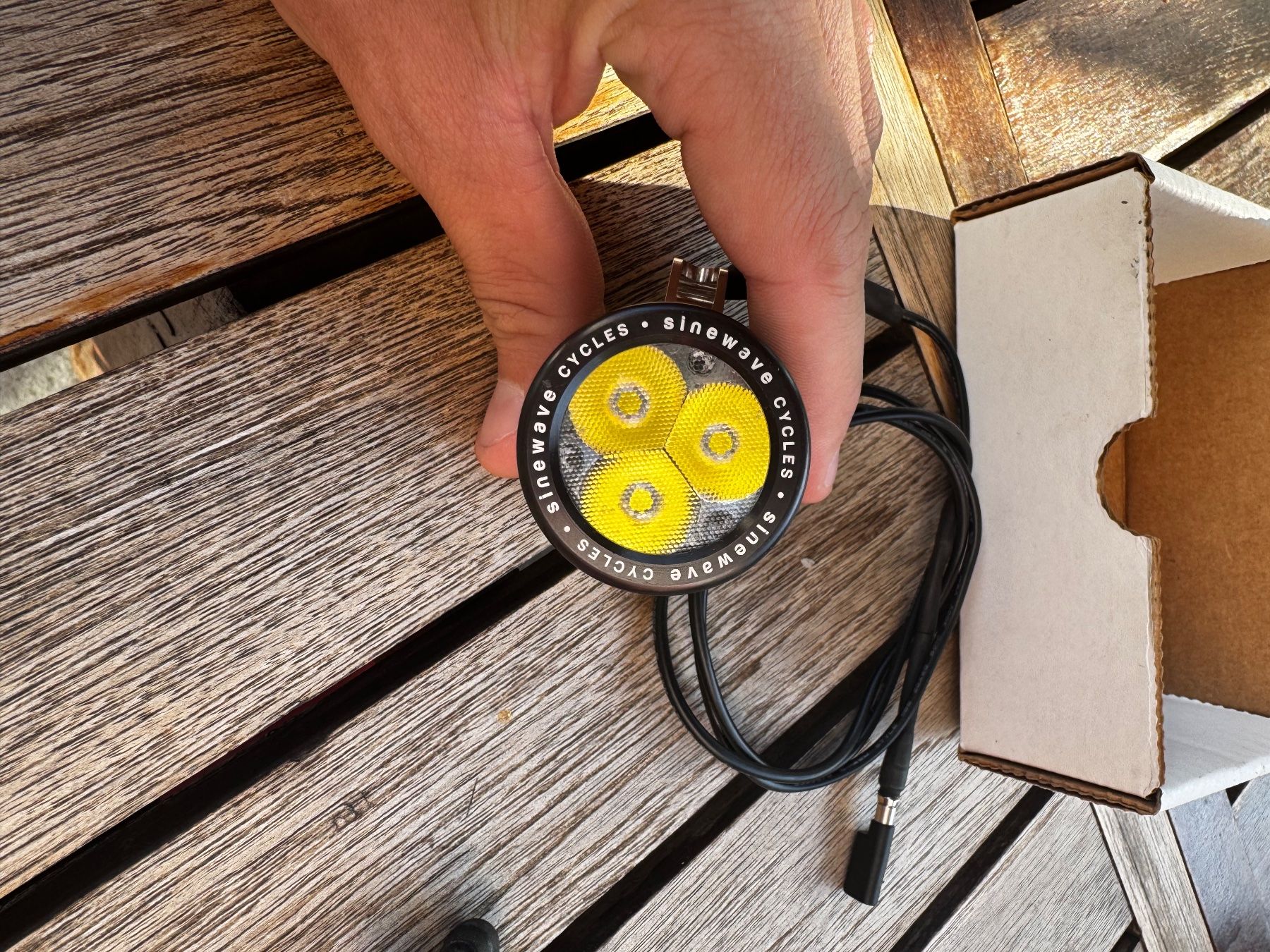 Lampade: SINEWAVE CYCLES BEACON 2 – Nuovo e nell'imballaggio originale da La Tour-de-Trême venduto da w.max