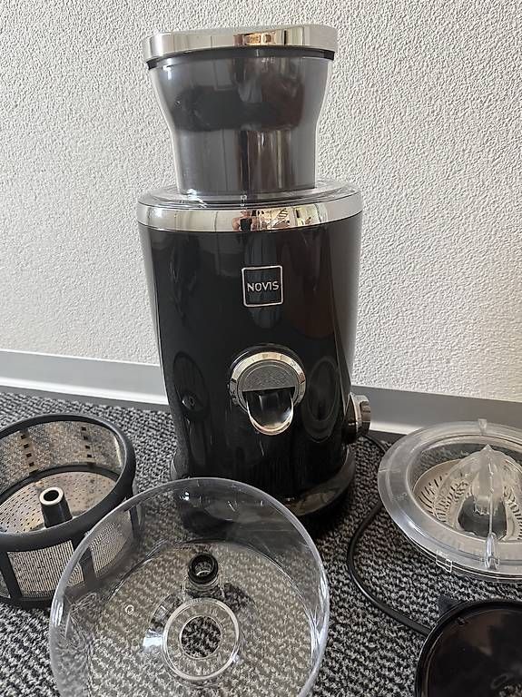 Elettrodomestici da cucina: Novis VitaJuicer schwarz  – Usato da Biezwil venduto da rip0505 2