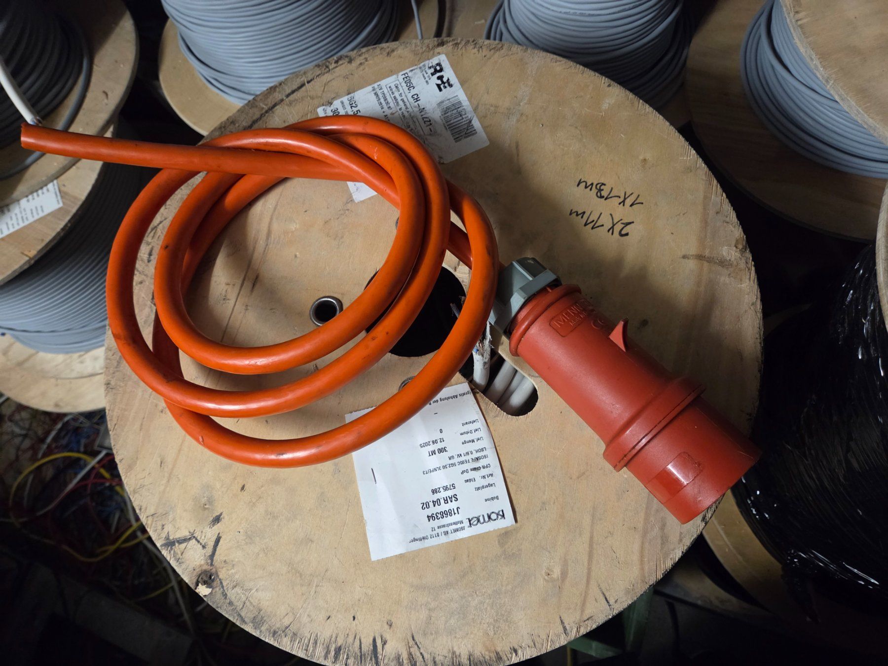 Cavi: Netzkabel CEE 32a 2.4m  Anschlusskabel 400V Stromkabel – Usato da Zürich venduto da Alibaba1234 5
