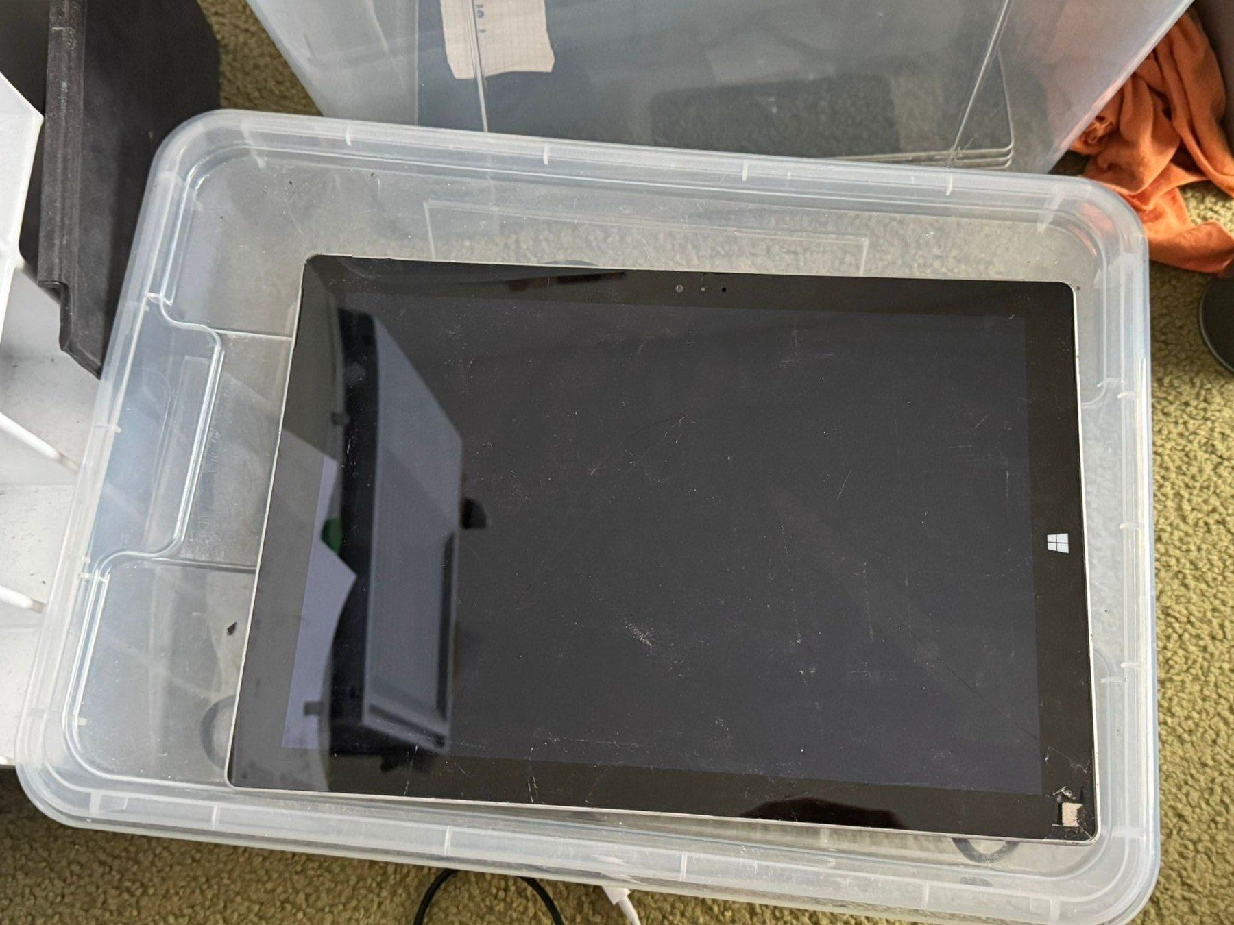 Microsoft Tablet PC: Surface Pro 3 - 256GB !! ungeprüft !! Ab 15CHF!! – Difettoso da Olten venduto da HoYa01