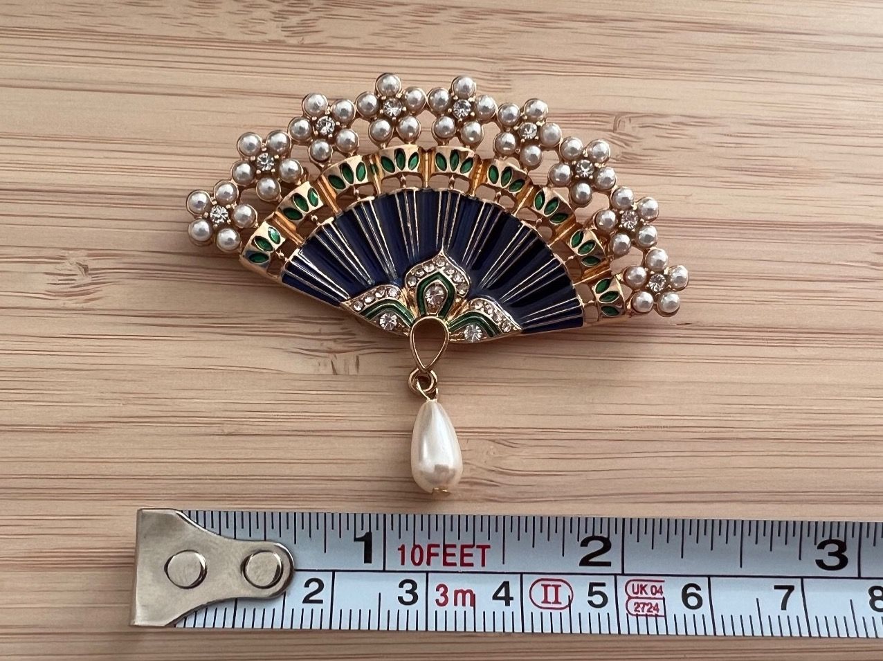 Spille & Fermagli: Blue fan brooch/pin with pearl – Nuovo (secondo la descrizione) da Genève venduto da Ballpencase 2