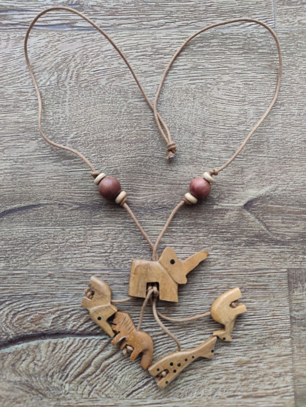 Catenine: Kette aus Holz mit Tierelementen – Nuovo (secondo la descrizione) da Fribourg venduto da Elyngwen