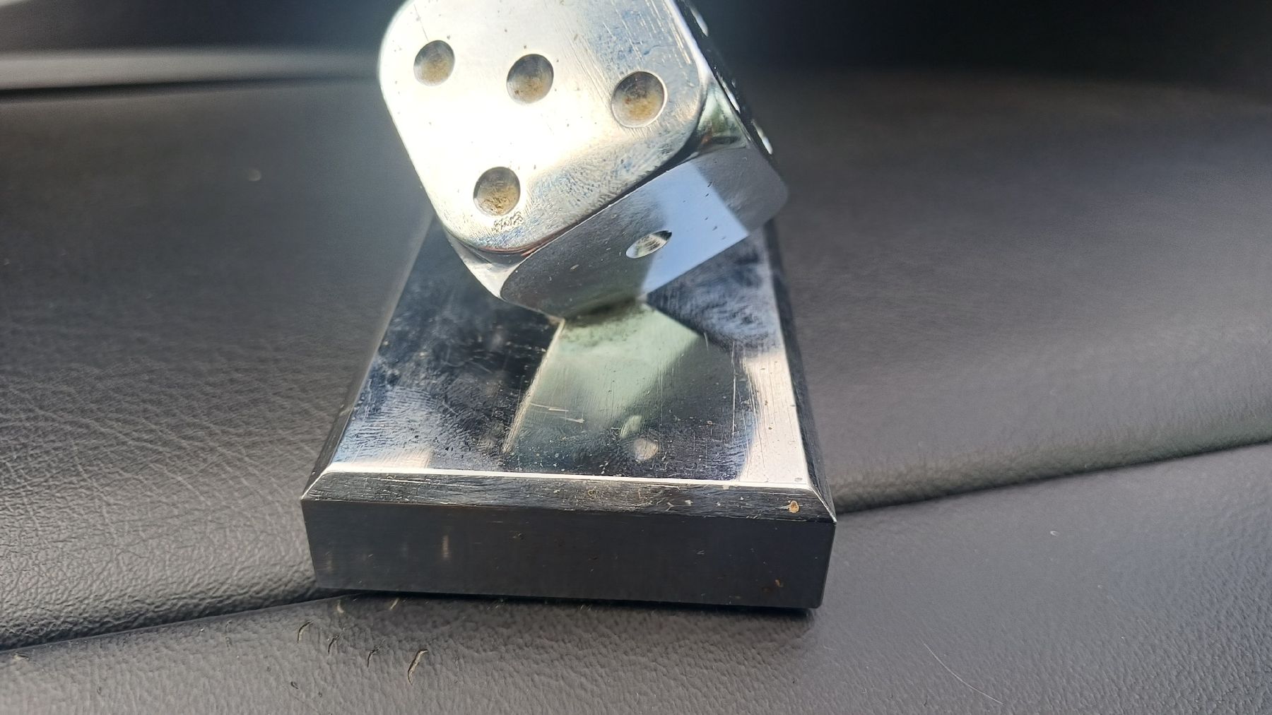 Statuette: Würfel Briefbeschwerer – Usato da Flawil venduto da Naphtali