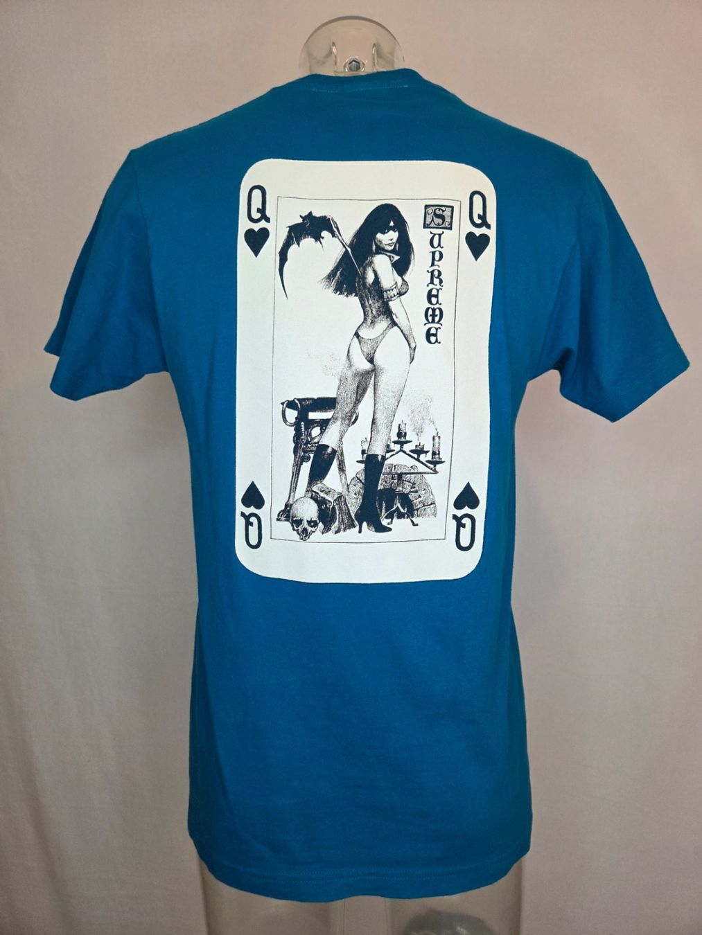 Supreme T-shirts: Supreme Vampirella Tee SS17 - M – D'occasion à Bern par -Aniko-