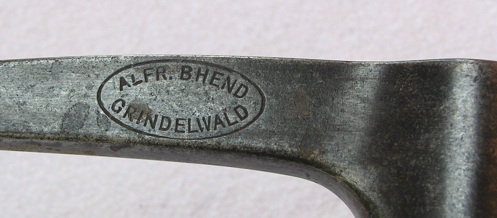 Matériel de grimpe: ALFRED BHEND GRINDELWALD HISTORISCHER EISPICKEL PIOLET – D'occasion à Grenchen par Antique-hunter 2