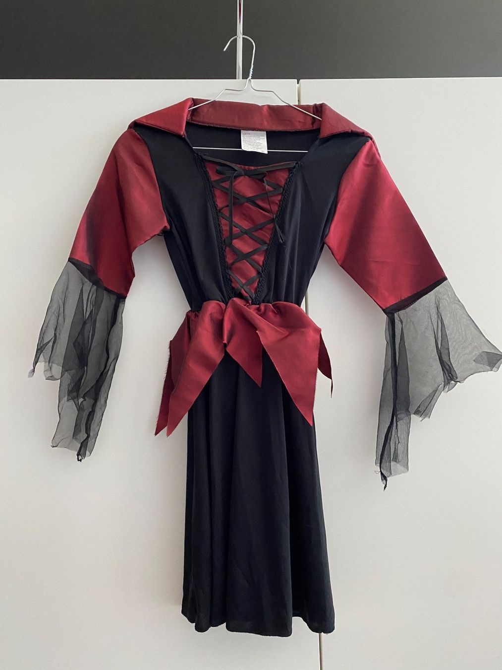 Costumi: Abito da strega con capello per Halloween – Usato da Carona venduto da riv_tc6y