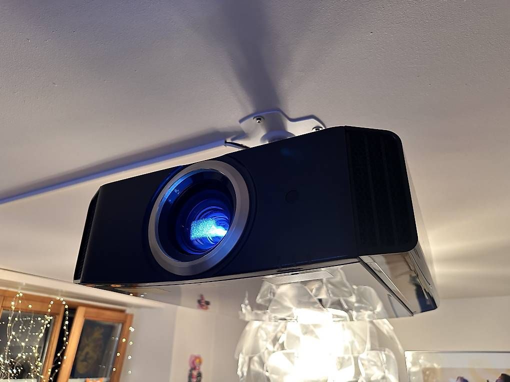 Mangimi: JVC DLA RS620 / X9500 – Usato da Oberwil-Lieli venduto da Gaensehosen
