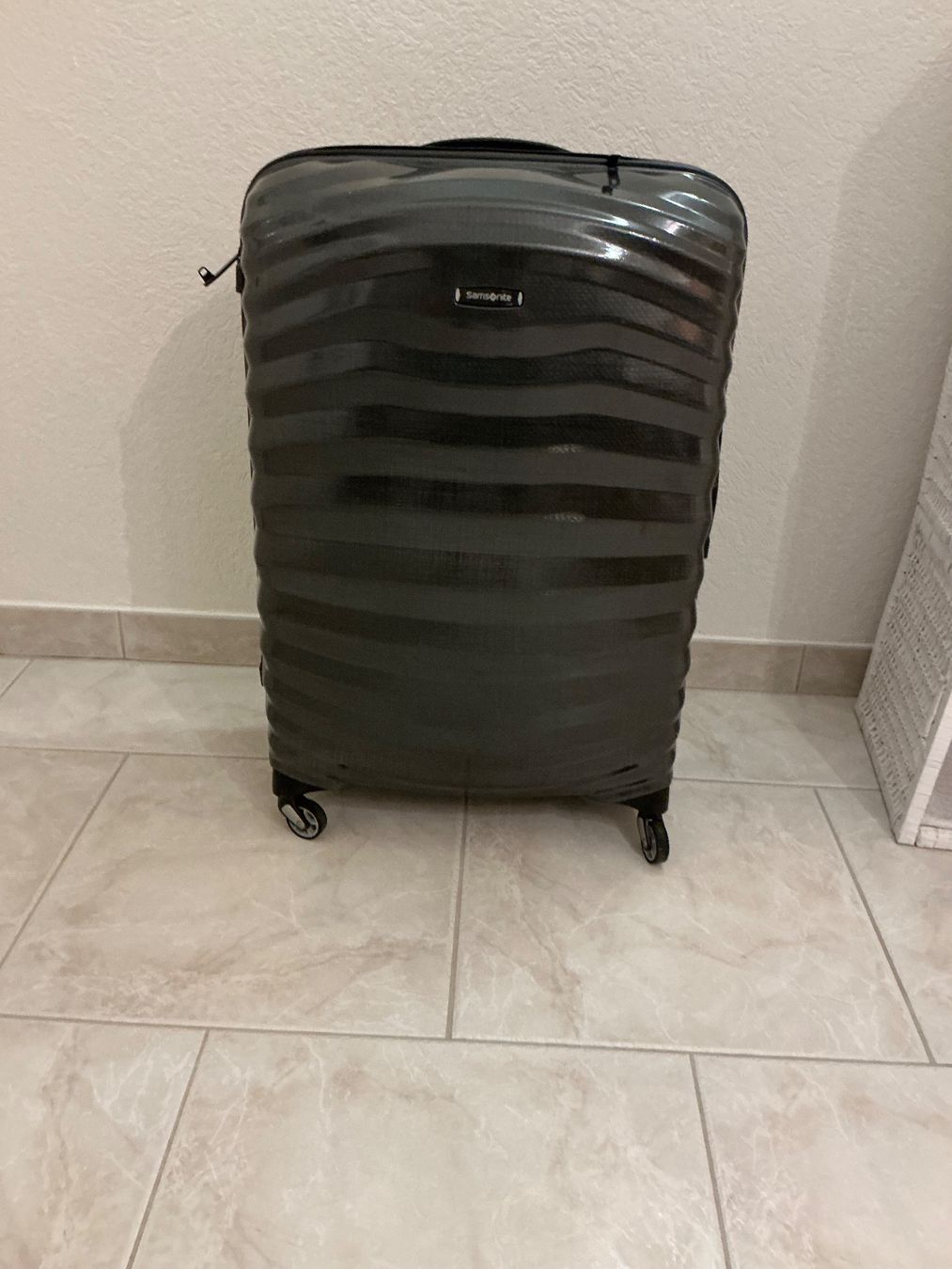 Samsonite Valigie: Samsonite Lite Shock – Nuovo (secondo la descrizione) da Würenlos venduto da Starceve