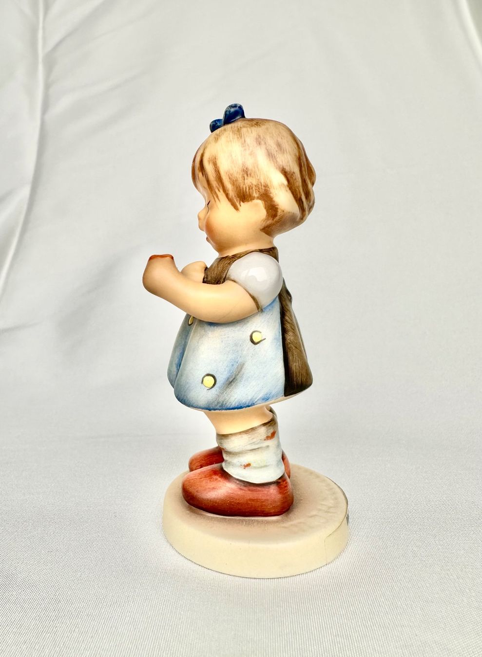 Hummel Statuette: Süsse Goebel Hummel Figur Mädchen "Magst mi noch?" – Usato da Steinen venduto da SputnikSweetheart 1