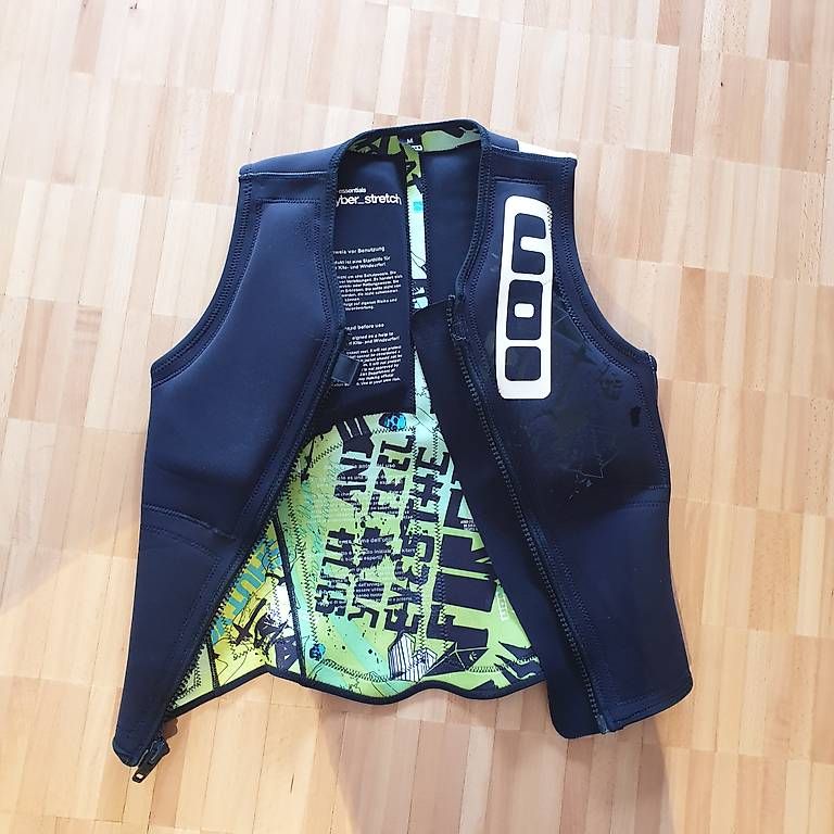 Giubbotti di salvataggio: Prallschutz Weste ION Grösse M – Usato da Wil SG venduto da Drop4 1