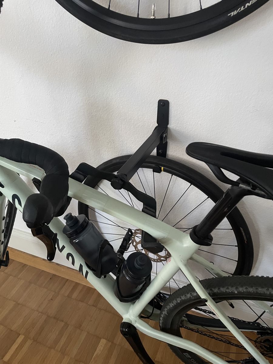 Supporti per biciclette: Fahrrad Wandhalterung schwarz – Usato da Bern venduto da Corinn_na 1