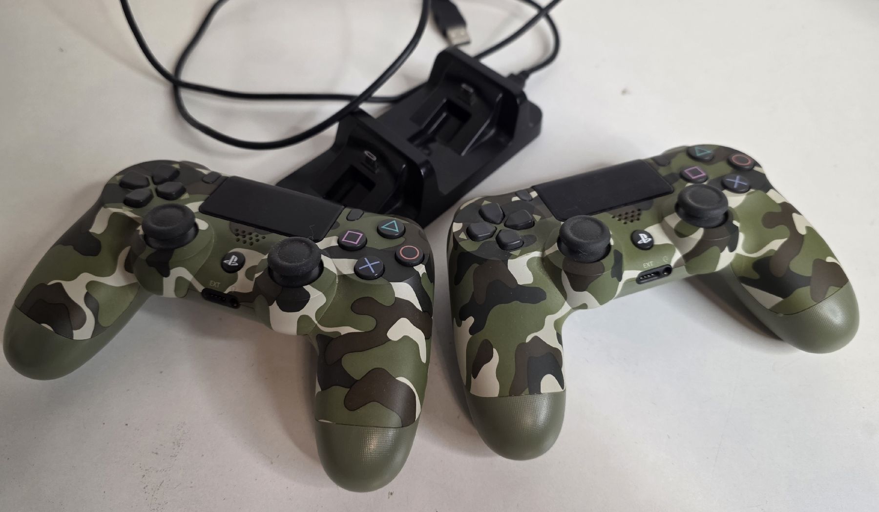 Controller: 2x Original Sony PS4 DualShock 4 Controller Wie neu – Usato da Ehrendingen venduto da lax21 2