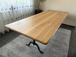 Beizentisch mit Horgenglarus Gusseisenfüssen