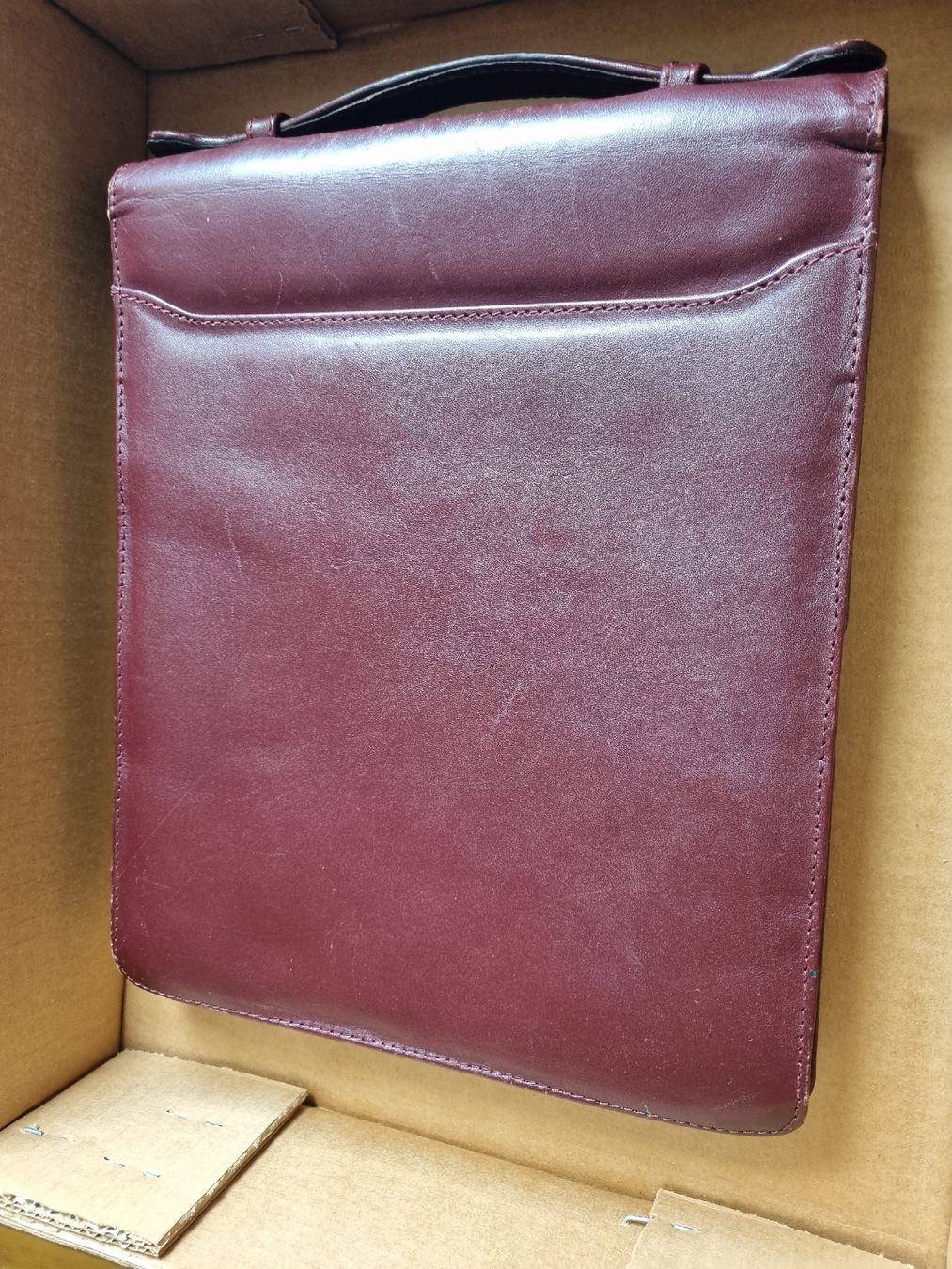 Cartier Valigie & Borse: Cartier Aktentasche Bordeaux Leder Top – Usato da Schaffhausen venduto da Leveron13 1