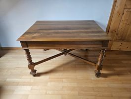 Nussbaum Tisch antik