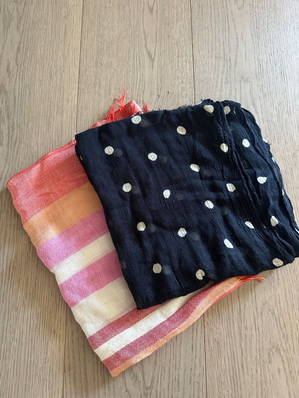Massimo Dutti Foulards, Tücher & Schals: 2 Sommer Schals Paschmina von Massimo Dutti – Gebraucht aus Genève von and_nv8c