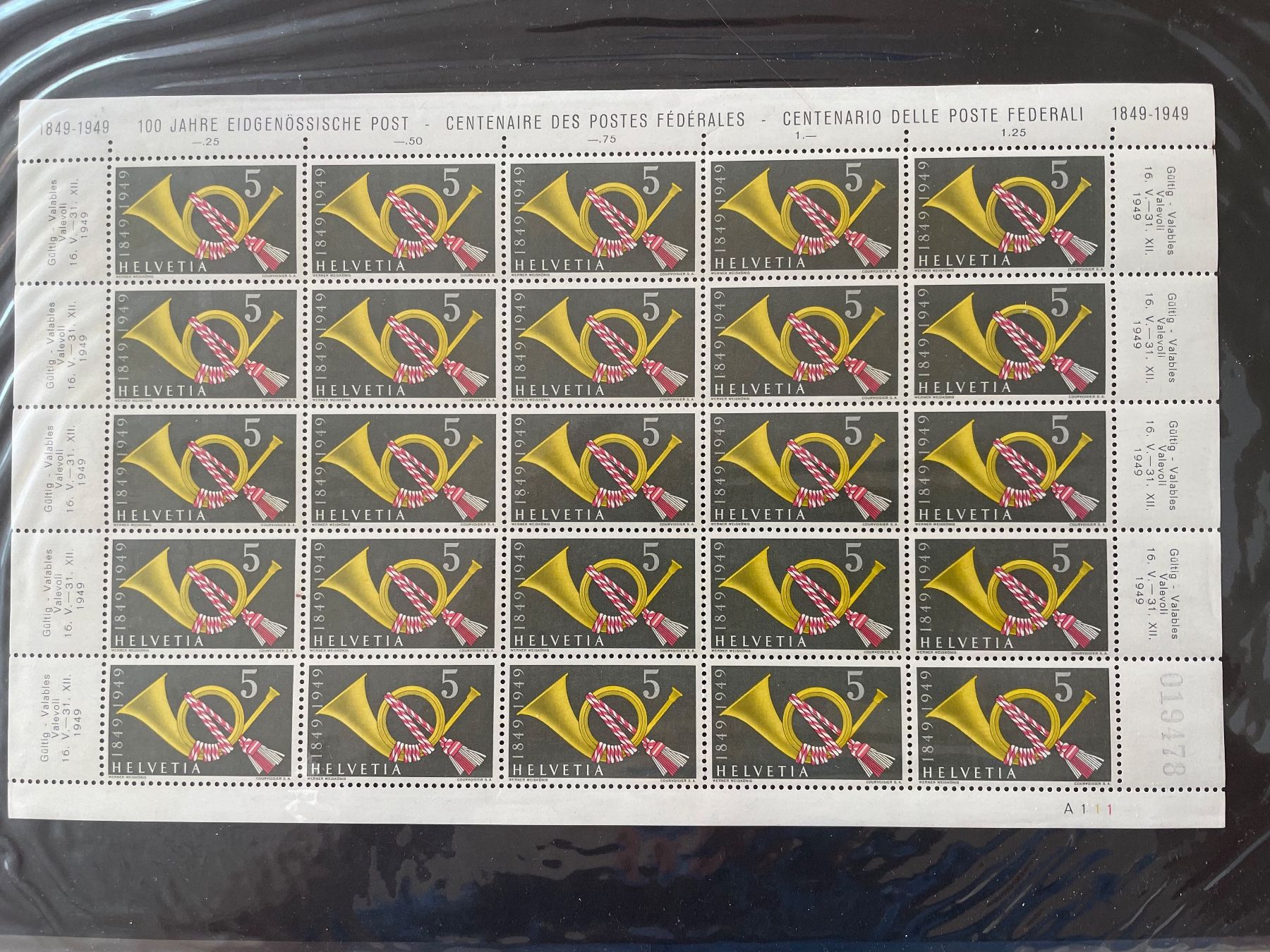 Tutti i francobolli: 3 feuilles parfaites**, 75 timbres – Usato da Sonceboz-Sombeval venduto da Comment2 3