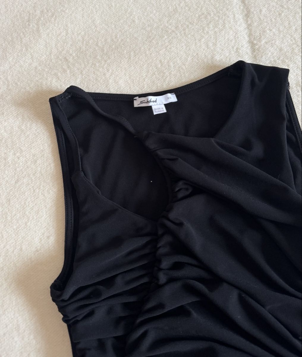 Top: Subdued asymmetric mesh top – Nuovo (secondo la descrizione) da Aigle venduto da 029_mbn 1