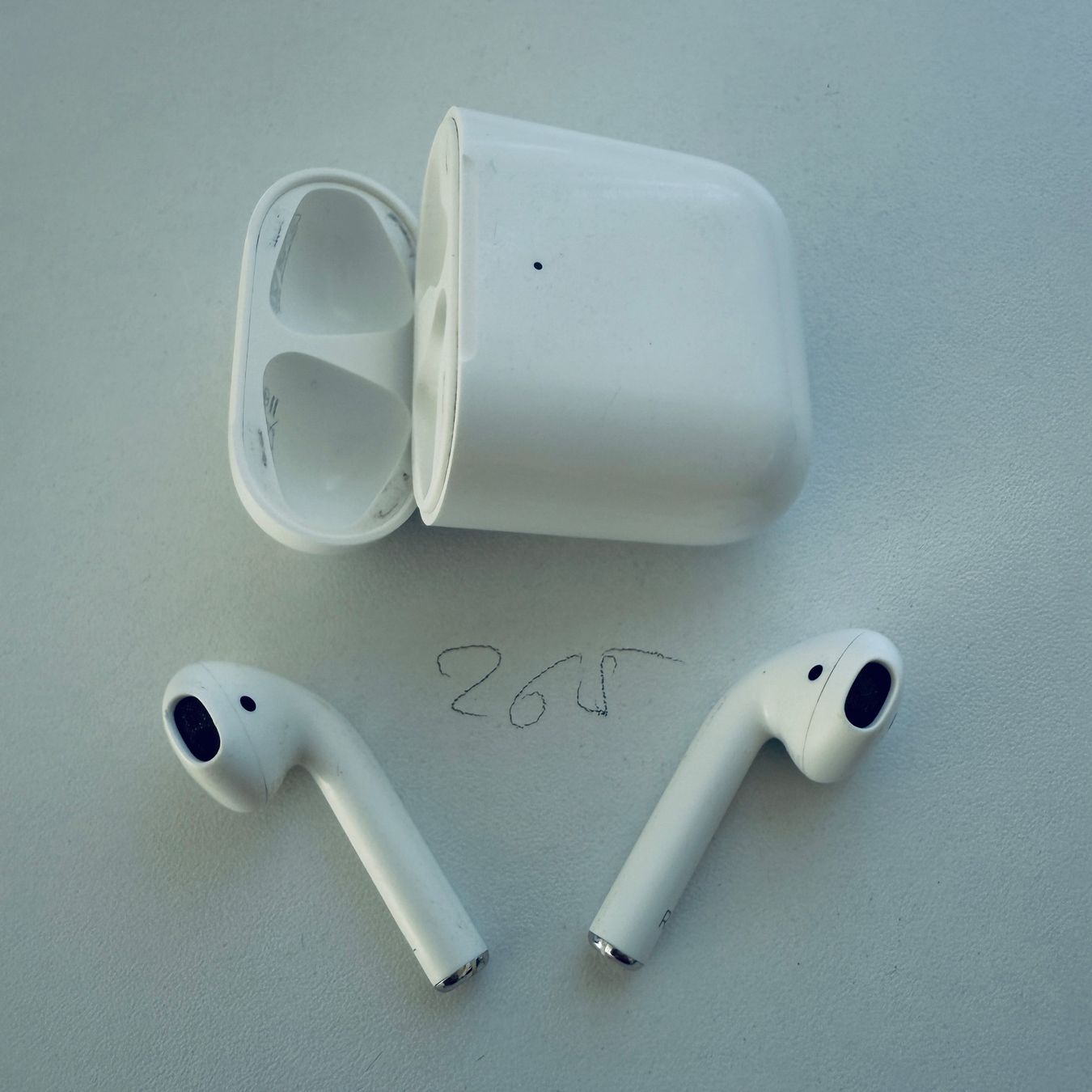Apple Cuffie: Original Apple AirPods 2 Gen. Kopfhörer mit QI Wireless Case – Usato da Basel venduto da MY.AIRPODS.SHOP 2