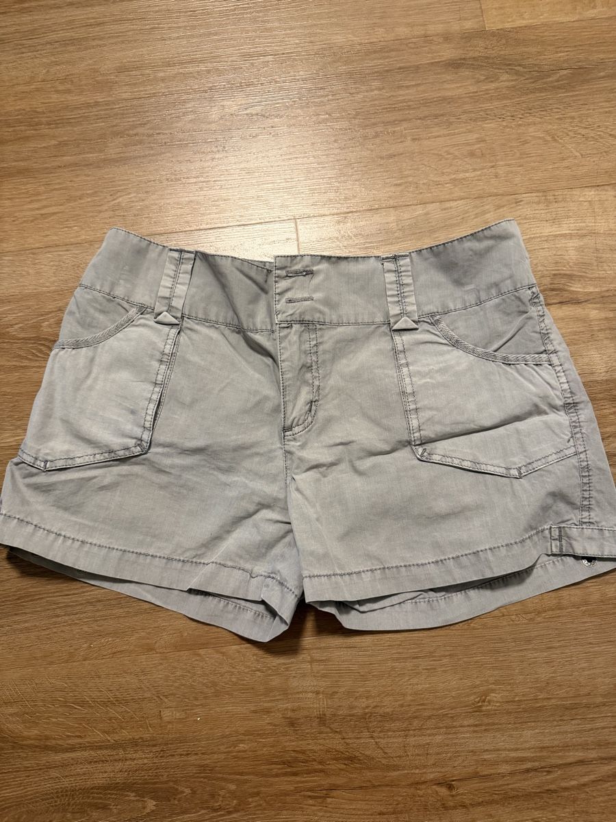 Pantaloni: Sommer-Shorts, hellgrau, Gr. XS & bequem! – Usato da Bassersdorf venduto da Sandy456