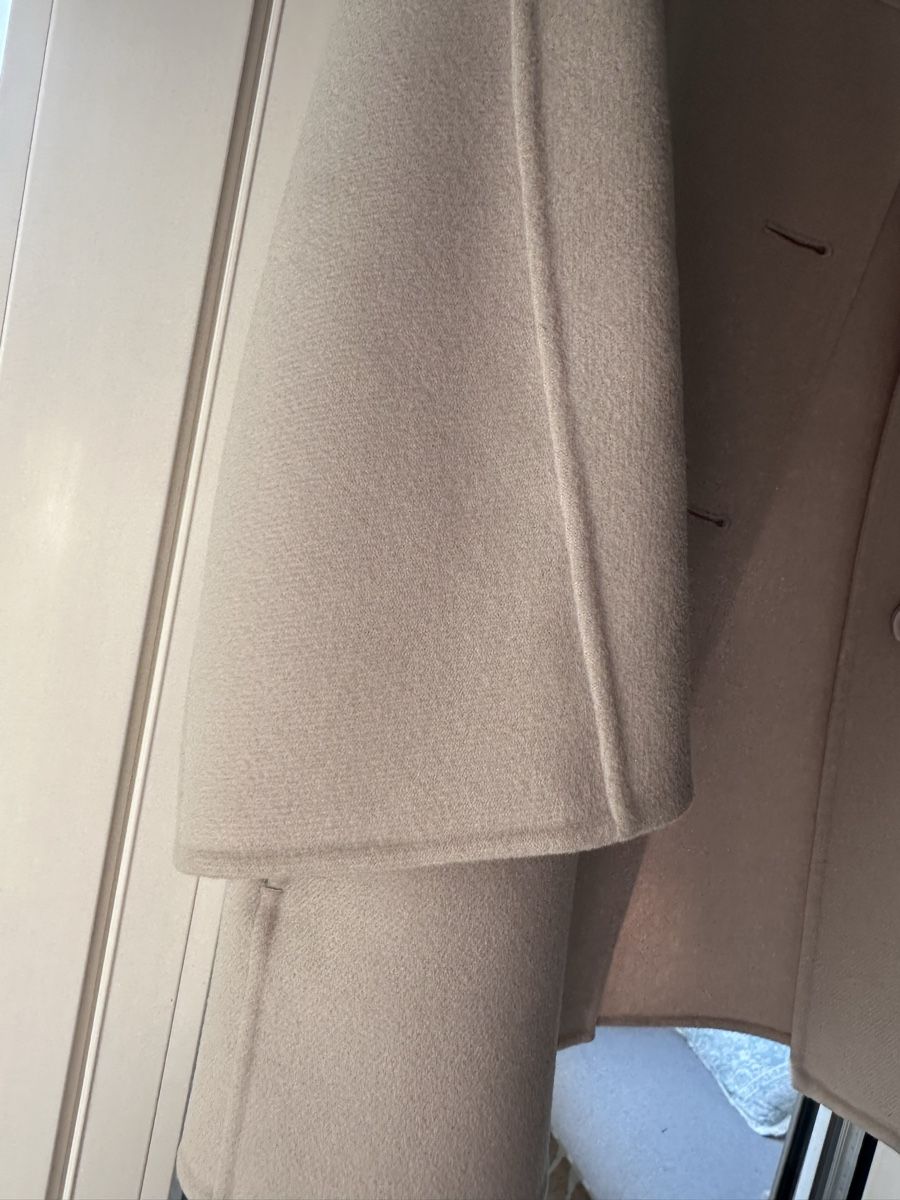Max Mara Giacche: Puderfarbige MaxMara Long Jacket – Nuovo e nell'imballaggio originale da Zürich venduto da Chez_Dali 3