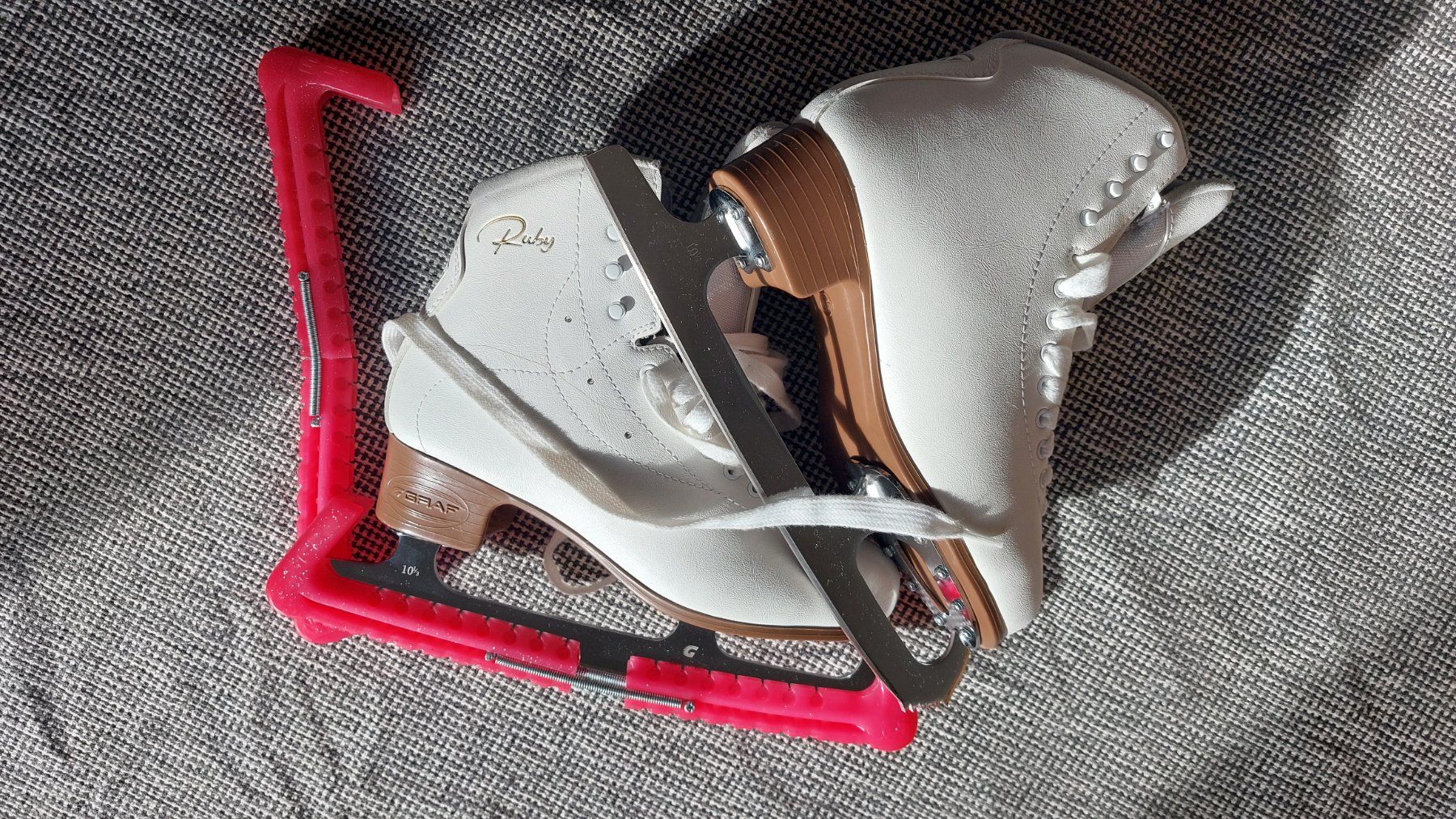 Graf Schlittschuhe: Schlittschue weiss Graf Ruby Star Gr. 40 – Gebraucht aus Zürich von tham